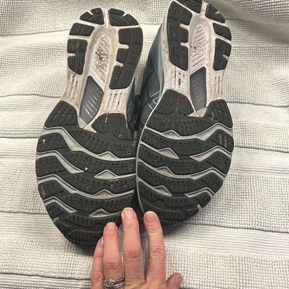 ASICS Gel-Kayano 28 men’s running shoes- excellent condition! - Picture 3 of 8